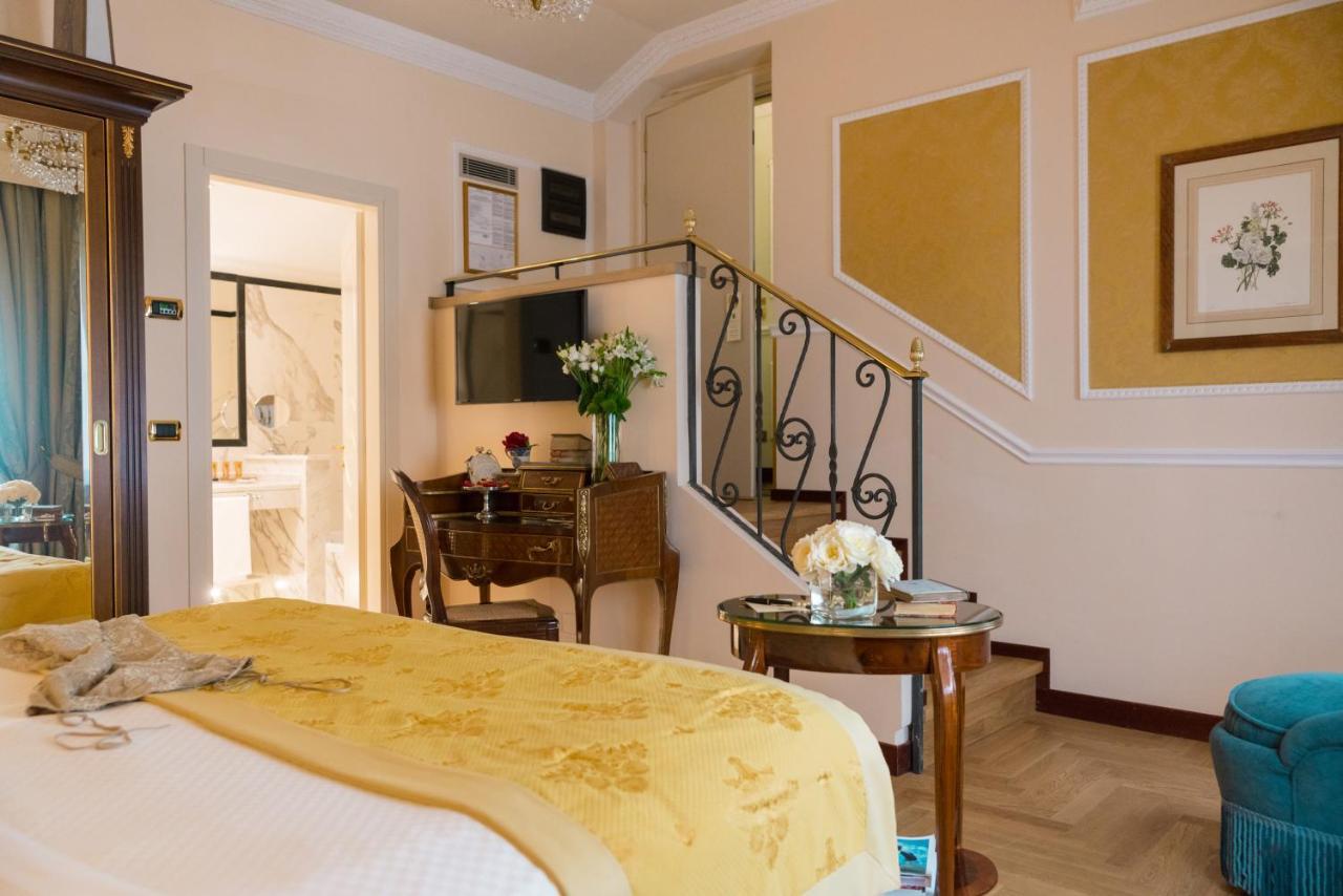 โรงแรมแบร์นินี ปาลาเช ฟลอเรนซ์ ภายนอก รูปภาพ A suite at the hotel