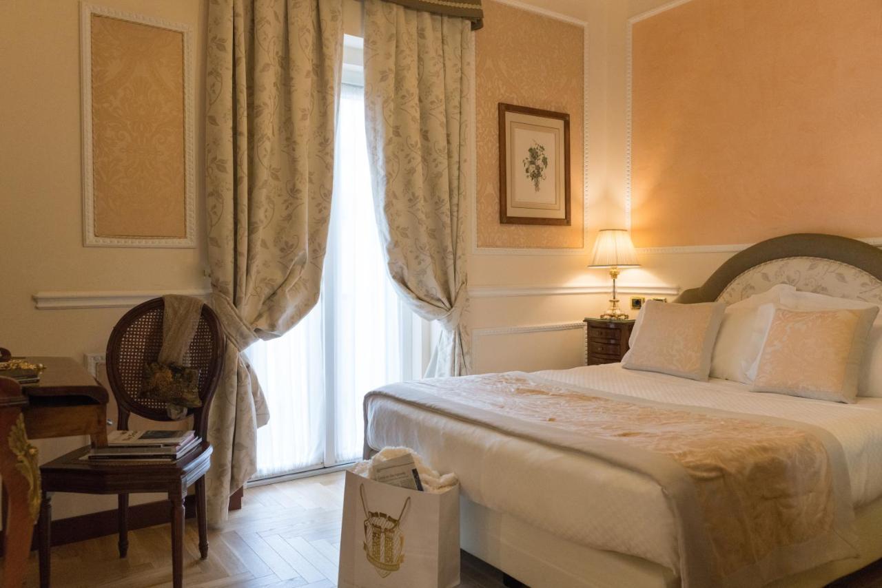โรงแรมแบร์นินี ปาลาเช ฟลอเรนซ์ ภายนอก รูปภาพ A room at the hotel