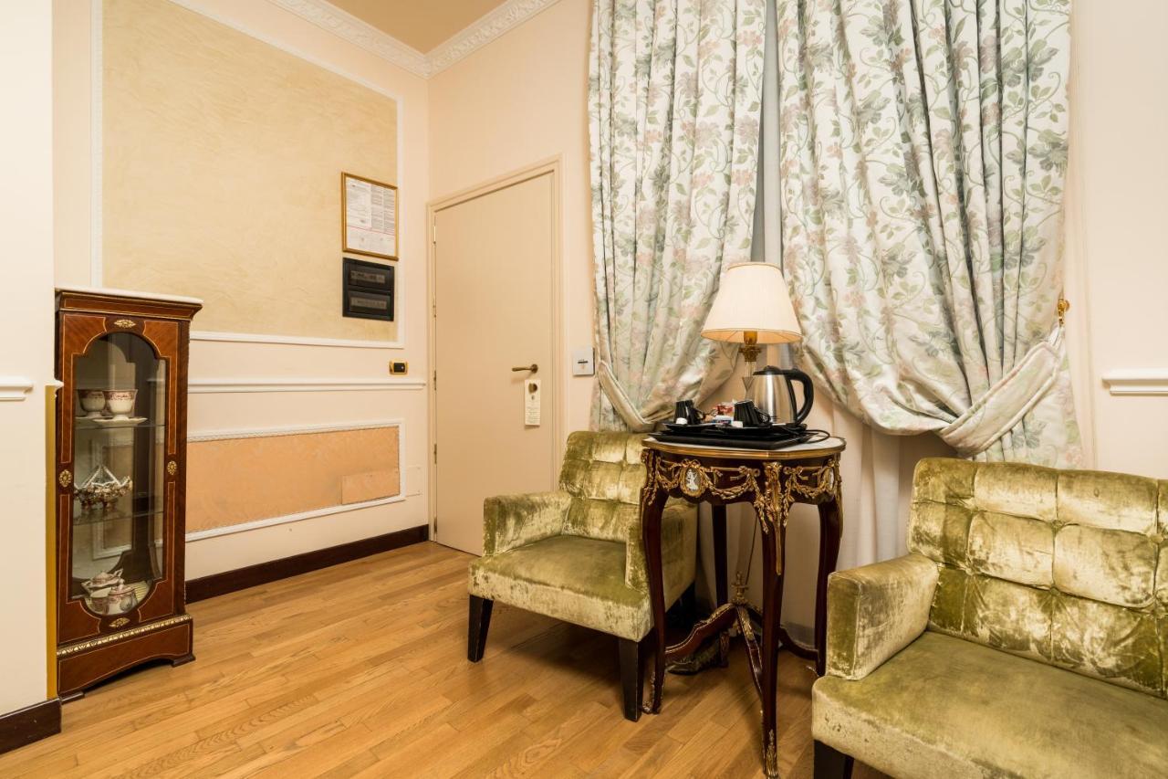 โรงแรมแบร์นินี ปาลาเช ฟลอเรนซ์ ภายนอก รูปภาพ A room at the hotel