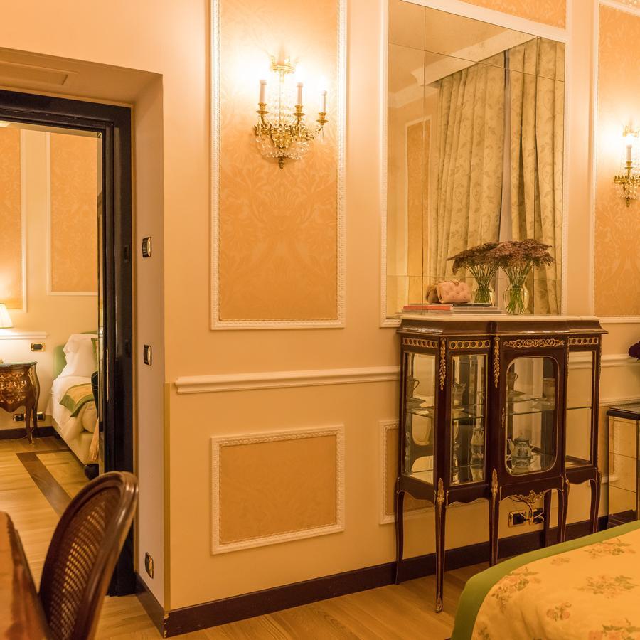 โรงแรมแบร์นินี ปาลาเช ฟลอเรนซ์ ภายนอก รูปภาพ A suite at the hotel