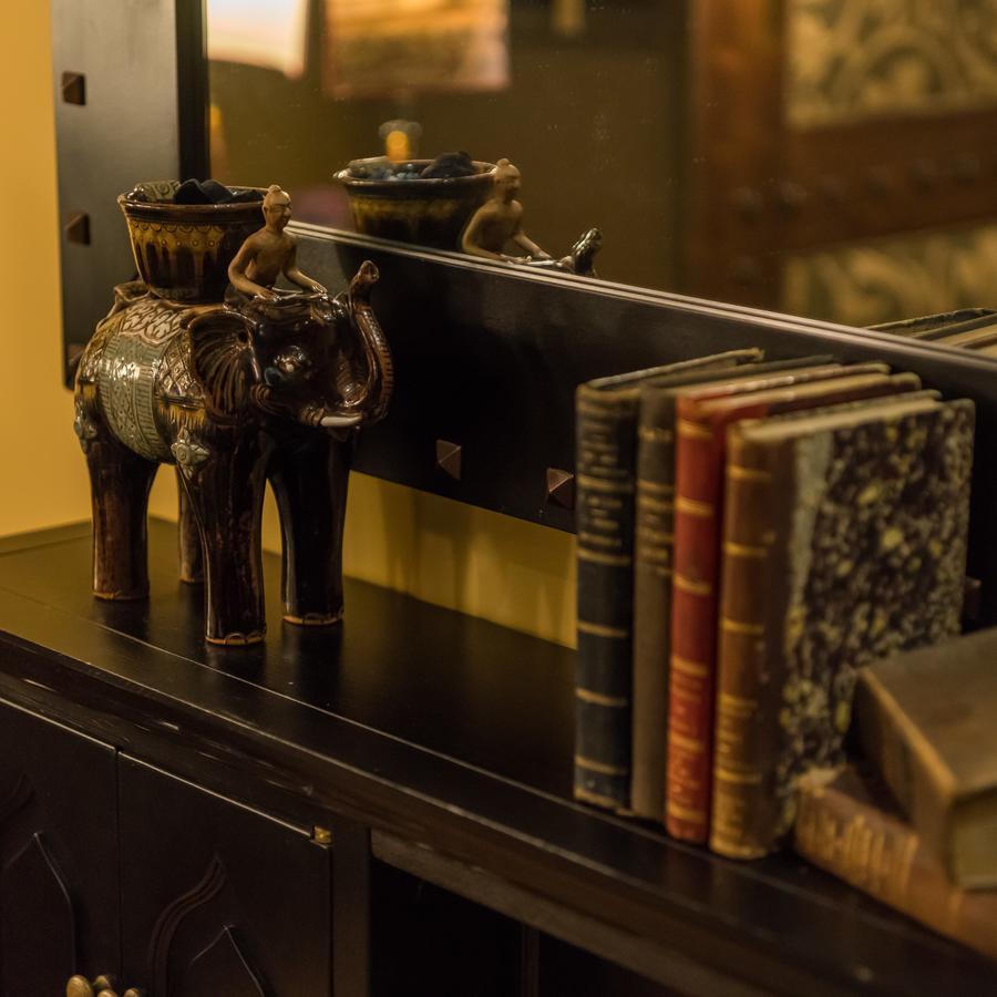 โรงแรมแบร์นินี ปาลาเช ฟลอเรนซ์ ภายนอก รูปภาพ A collection of books on a table