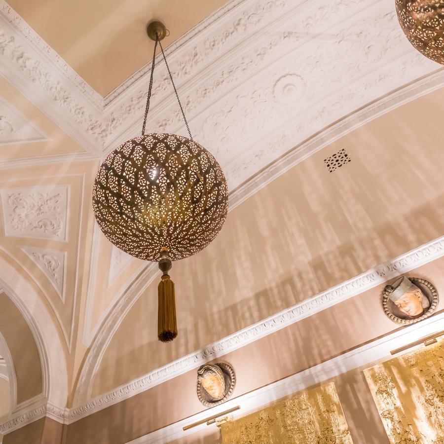 โรงแรมแบร์นินี ปาลาเช ฟลอเรนซ์ ภายนอก รูปภาพ A Moroccan lantern