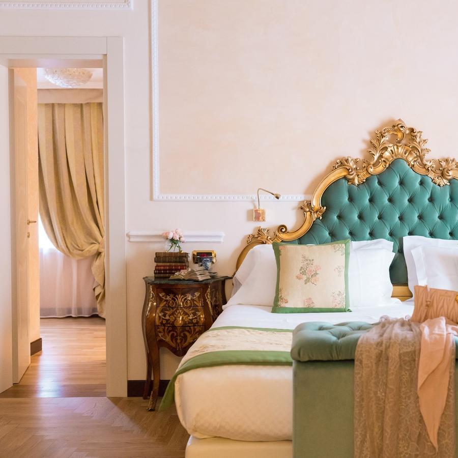 โรงแรมแบร์นินี ปาลาเช ฟลอเรนซ์ ภายนอก รูปภาพ A room at the hotel