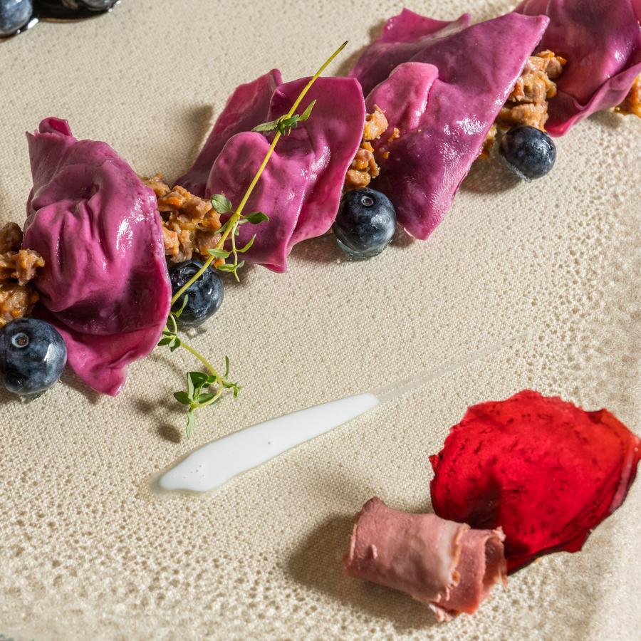 โรงแรมแบร์นินี ปาลาเช ฟลอเรนซ์ ภายนอก รูปภาพ A purple potato gnocchi