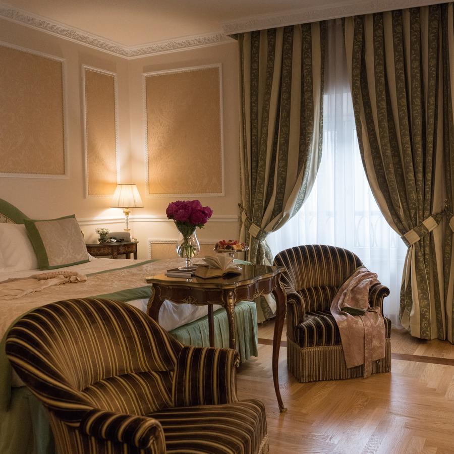 โรงแรมแบร์นินี ปาลาเช ฟลอเรนซ์ ภายนอก รูปภาพ A room at the hotel