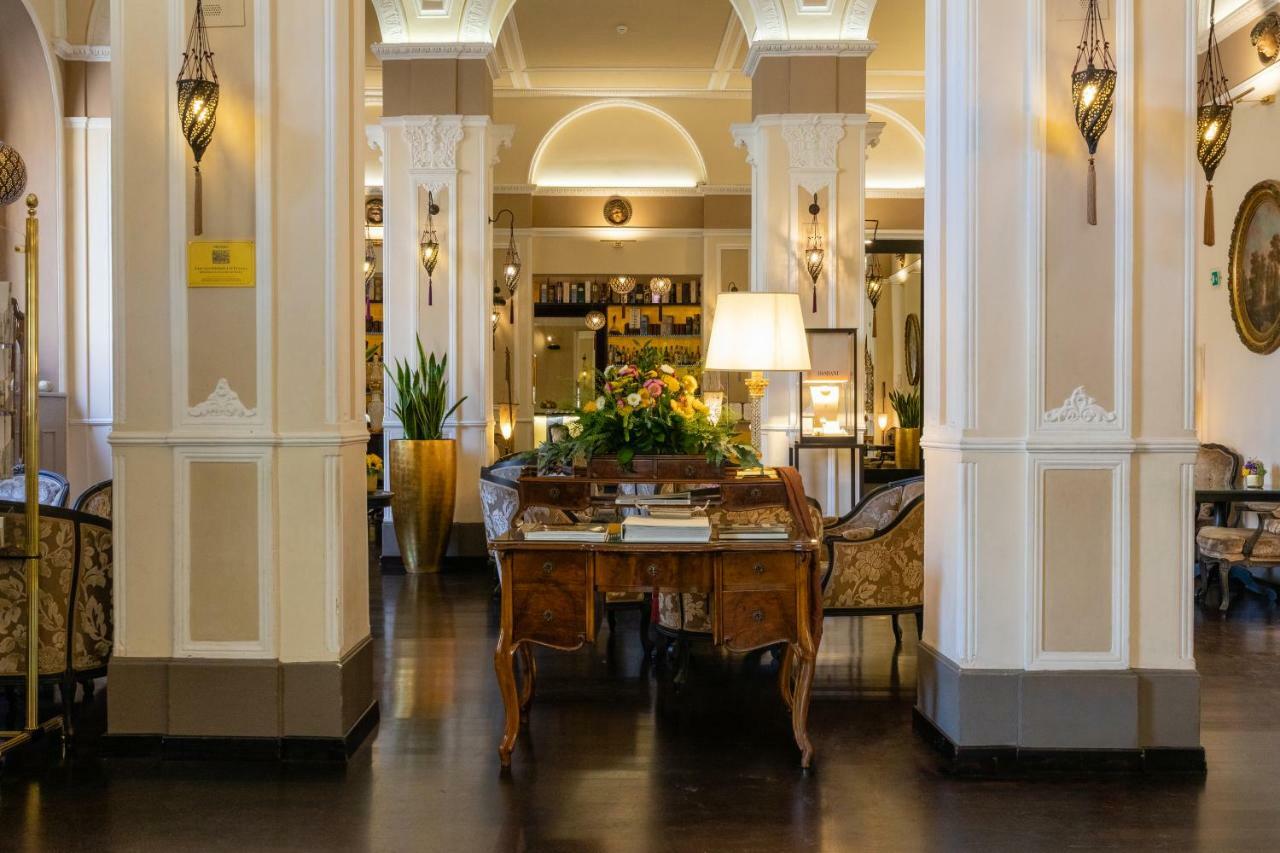 โรงแรมแบร์นินี ปาลาเช ฟลอเรนซ์ ภายนอก รูปภาพ The lobby of the hotel