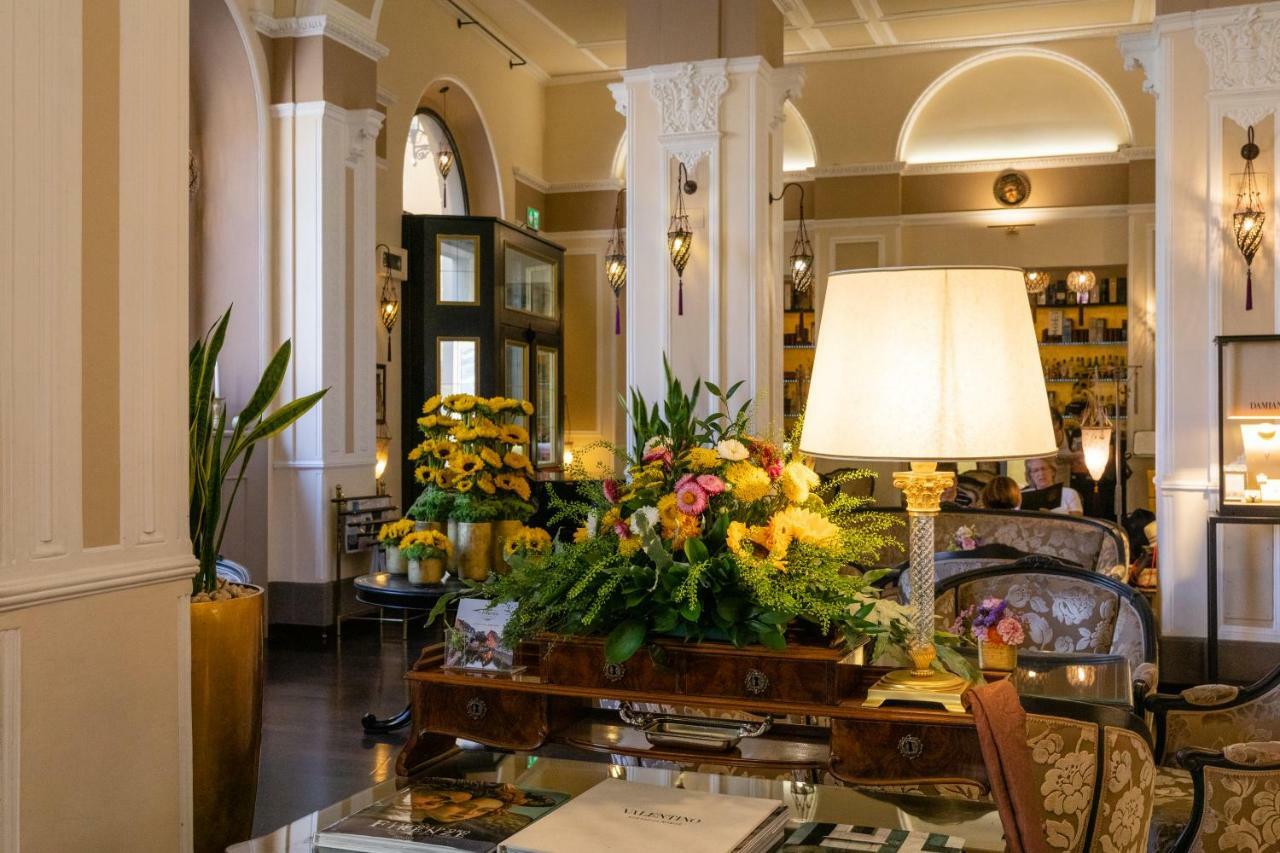 โรงแรมแบร์นินี ปาลาเช ฟลอเรนซ์ ภายนอก รูปภาพ The lobby of the hotel